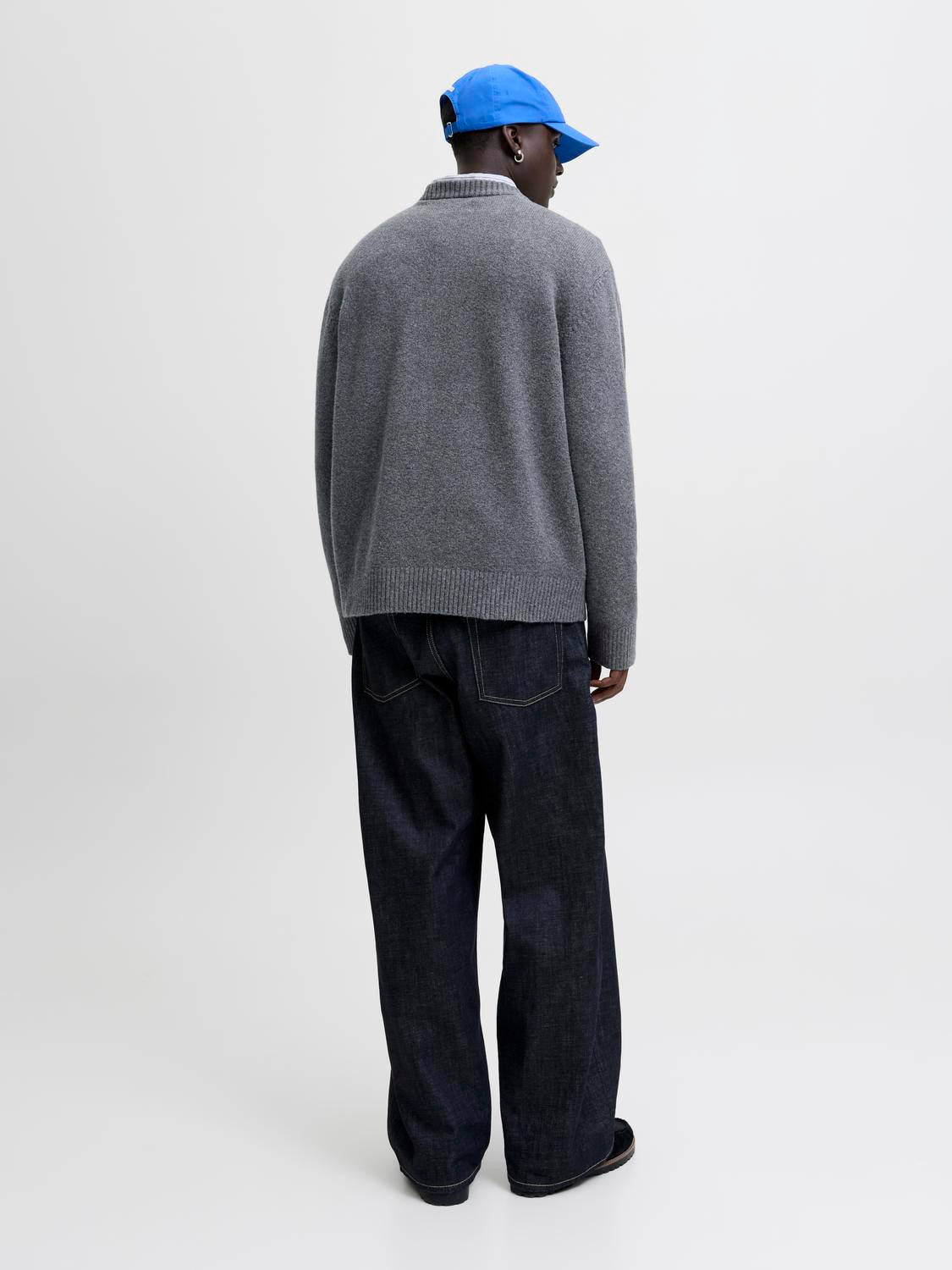 model_shot-back